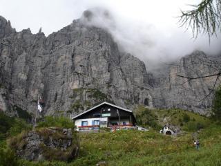 th 716696schiara2